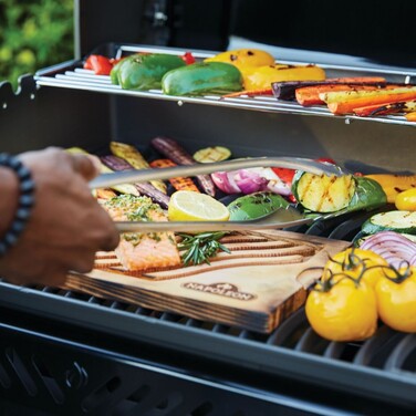 Газовый гриль c задней инфракрасной горелкой Napoleon Rogue 425 RSB RB425RSBPK-1 Код: 010692