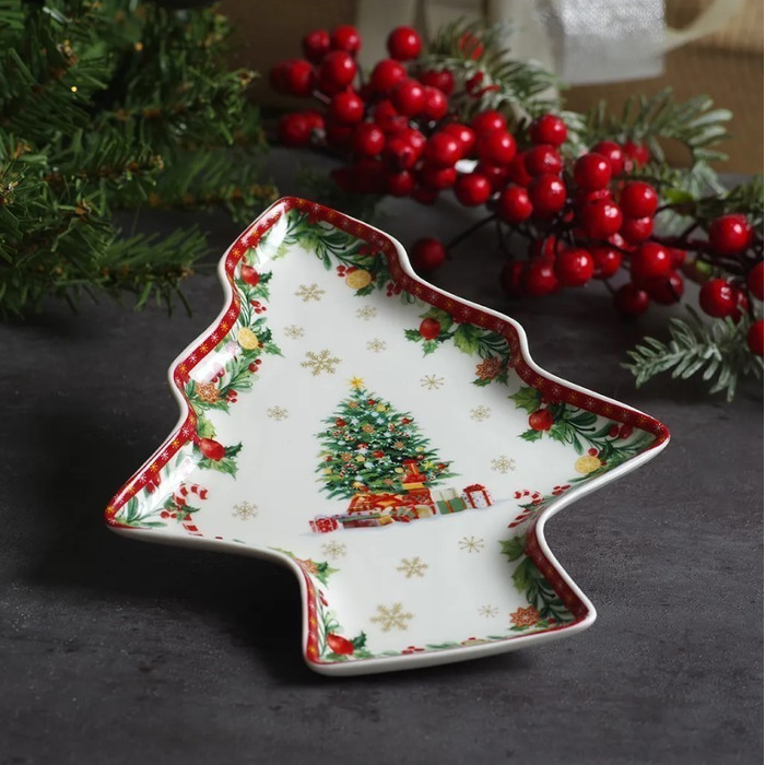 Блюдо Fissman NEW YEAR 19,5х16,5 см фарфор у формі ялинки (13816)