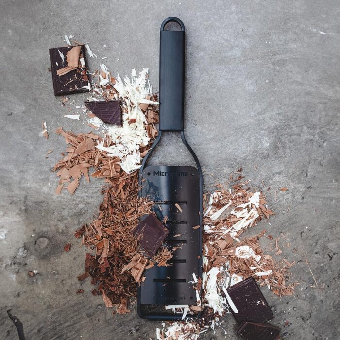 Терка 30 см с большими прорезями, черная Black Sheep Microplane