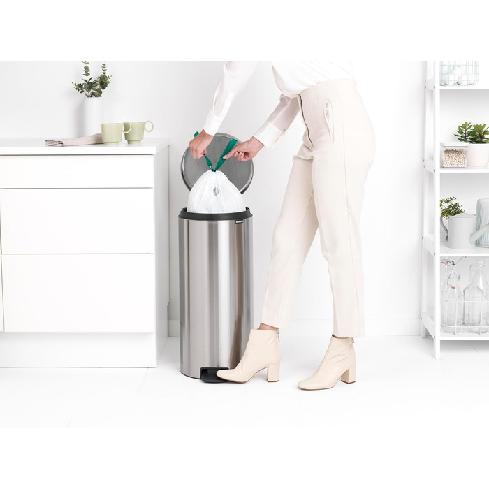 Мусорный бак с педалью 30 л бесшумный матовая сталь с защитой от отпечатков пальцев NewIcon Brabantia