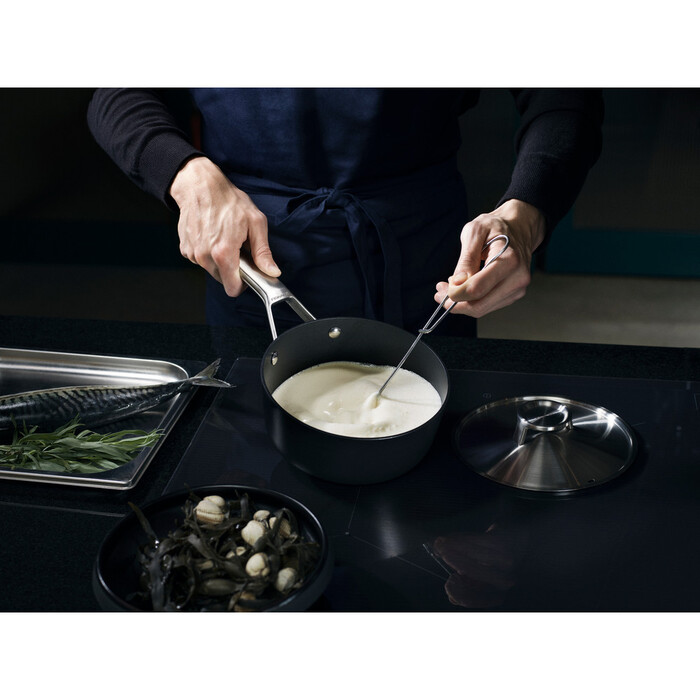 Ківш з кришкою Fiskars Taiten 1,6 л (1066951)