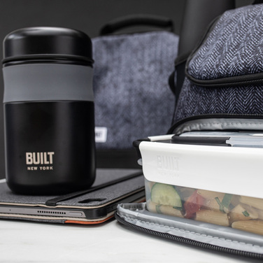 Ланч-бокс Built Classic зі столовими приладами, тризонний, 23,5 х 17 см, 1050 мл