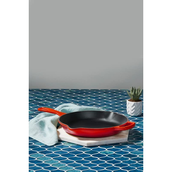 Сковорода чавунна 20 см, вишневий Le Creuset