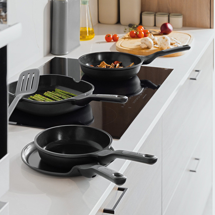 Набір сковорідок з антипригарним покриттям BergHOFF LEO STONE+, з лопаткою BergHOFF LEO BALANCE, 35 см, 4 пр.