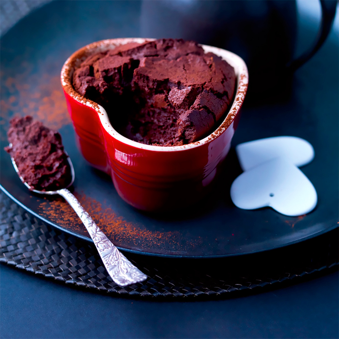 Блюдо для запекания в форме сердца с крышкой вишневое Le Creuset