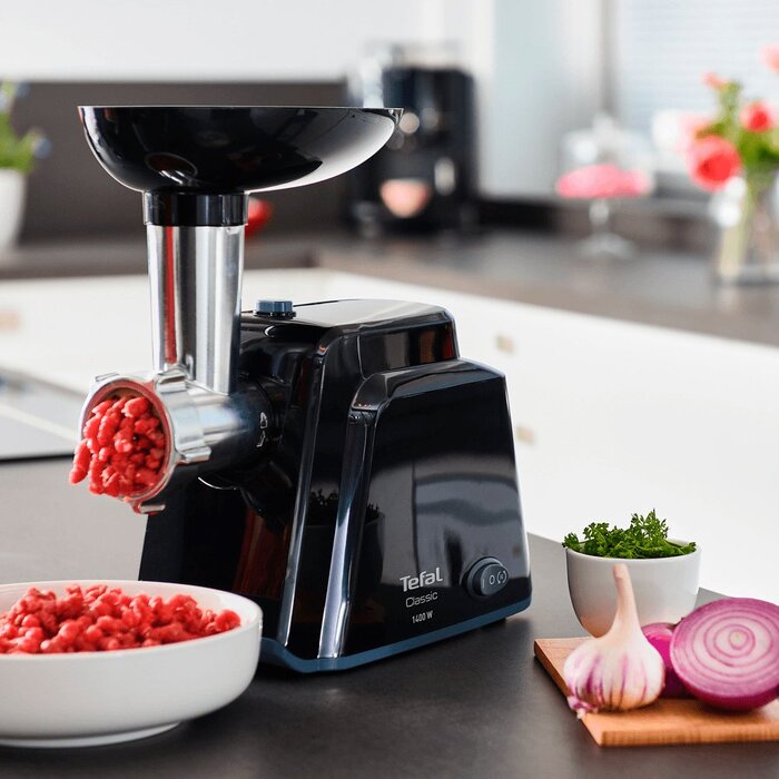 Мясорубка 1400Вт с насадкой для колбас, пластик Tefal