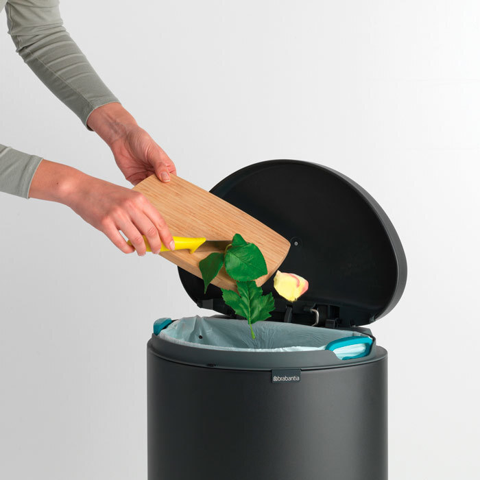 Сміттєвий бак з педаллю 30 л, безшумний мінерально-графітовий Flatback + Brabantia