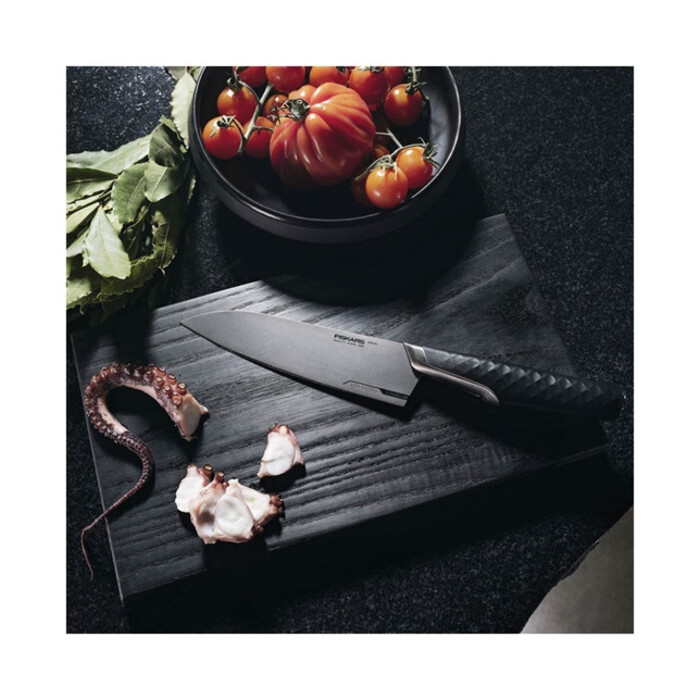 Ніж для шеф кухаря середній Fiskars Taiten 16 см (1066832)