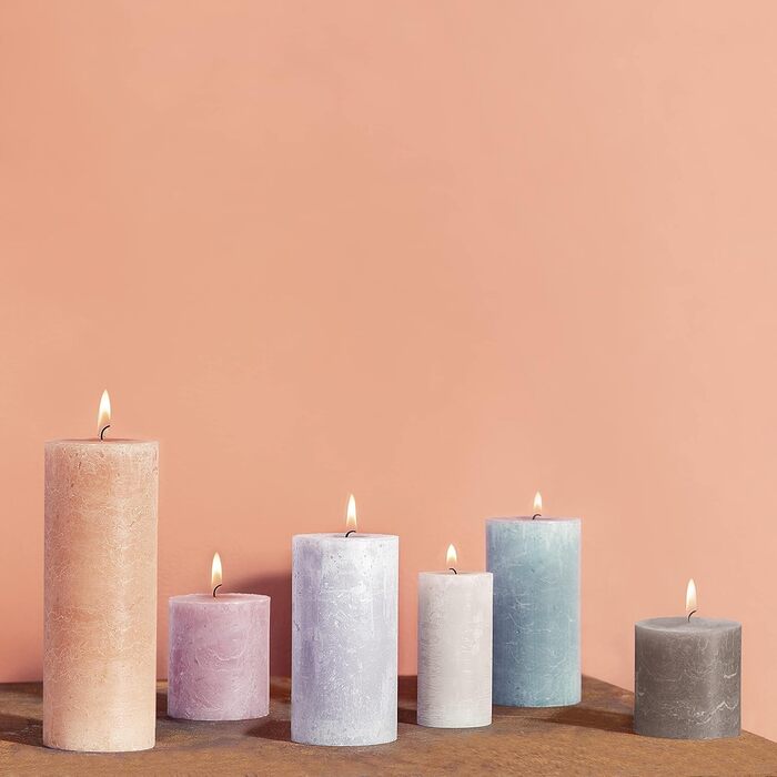 Свічки Bolsius Rustic Pillar - Металеві, що згасають - Рожеві та червоні - Упаковка з 4 шт. - Тривалий час горіння 60 годин - Без запаху - Містить натуральний рослинний віск - Без пальмової олії - 13 x 7 см (13 x 6,8 см, зелені та мідні)