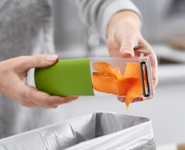 Овочечистка з відсіком для очисток Зелена PeelStore