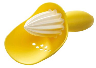 Соковижималка для цитрусових жовта Catcher Joseph Joseph