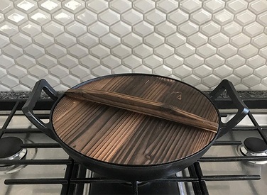 Чавунний вок казан з дерев'яною кришкою 35,5 х 10 см GRILLI