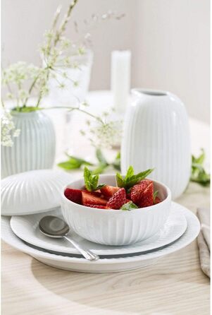 Емкость для сладостей 12 см с крышкой, белая с акварельной росписью Christmas Hammershøi Kähler