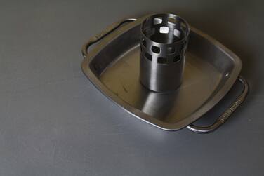 Стойка для курицы с поддоном для жира Broil King