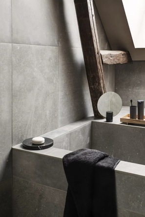 Дозатор для мила 165 мл чорний магніт Modo Blomus