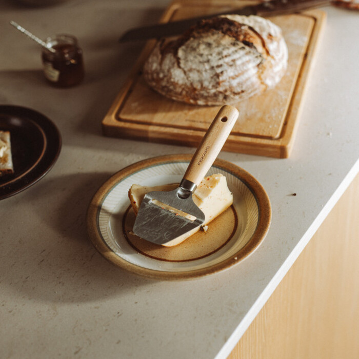 Ніж-слайсер для твердого сиру Fiskars Folken (1075681)