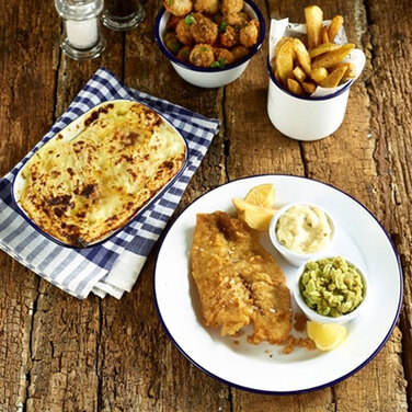 Тарелка 20 см белая эмалированная с синей каемочкой, GenWare