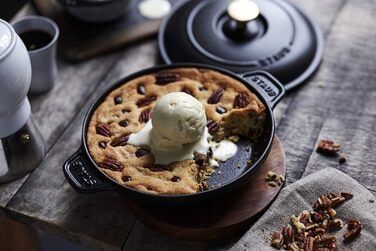 Чавунна форма для запікання 20 см з кришкою, чорна Staub