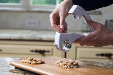 Барабанна терка/рубанок Westmark з 3 ріжучими барабанами та вбудованим поршнем, нержавіюча сталь/пластик, тріо, білий/антрацит, 11722260 одинарний