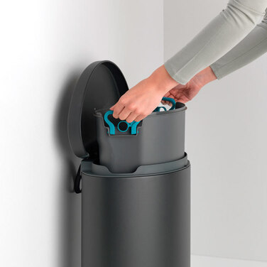 Сміттєвий бак з педаллю 30 л, безшумний мінерально-графітовий Flatback + Brabantia