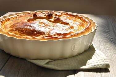 Форма для випікання торта кругла 24 см кремова Emile Henry