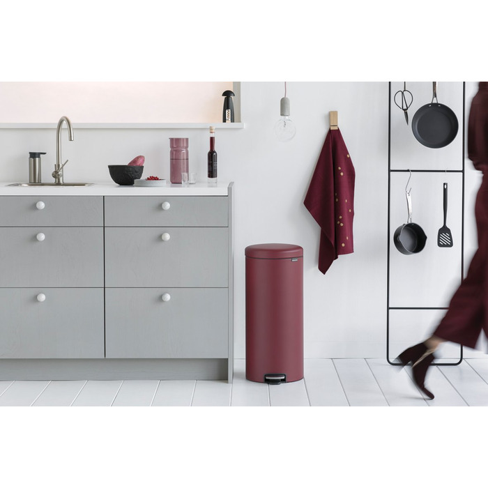 Сміттєвий бак з педаллю 30 л безшумний мінерально-бордовий NewIcon Brabantia