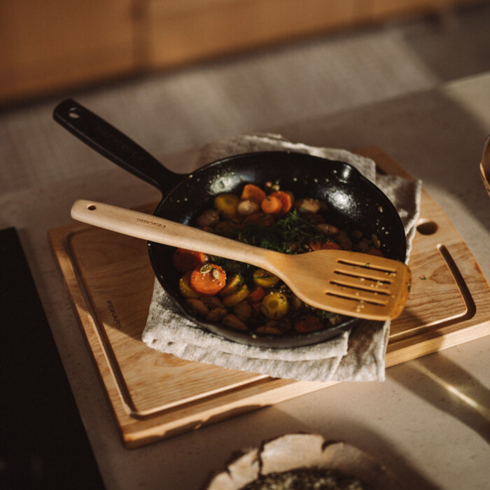 Лопатка з прорізами Fiskars Folken (1075686)