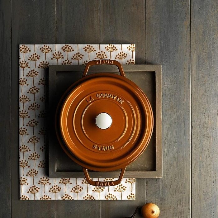 Кастрюля / жаровня 24 см с крышкой Burnt Orange Staub