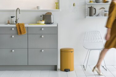 Сміттєвий бак з педаллю 20 л безшумний мінерально-гірчичний NewIcon Brabantia