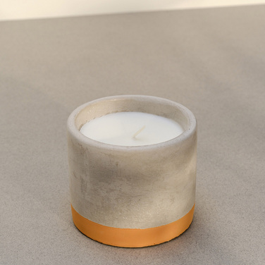 Свічка Bougies La Française у кашпо BETON, апельсин-лемонграс, 9 х 9 х 7,5 см, 180 г