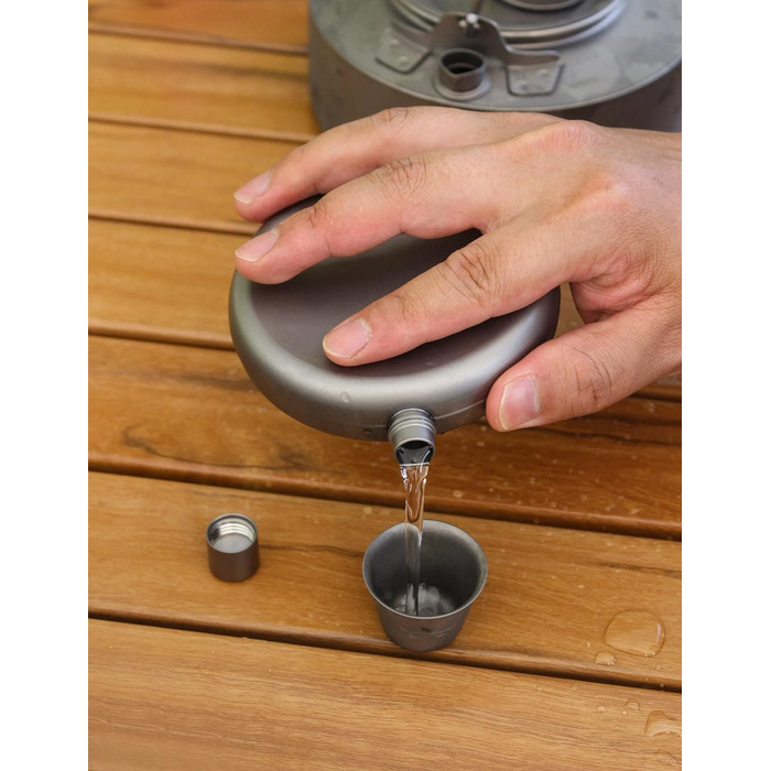 Мл Титанова стегнова колба Кишенькова пляшка для алкоголю Flagon Зовнішня плоска пляшка для алкоголю Кемпінговий ультралегкий винний горщик з лійкою Ti3061D (кругла колба 150 мл з чашкою-ti3066D), 200