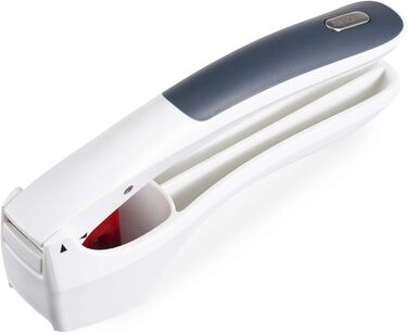 Практичный пресс для крупных зубчиков чеснока, в том числе с кожурой. В комплект входит инструмент для чистки (пресс для чеснока Easy Clean, одинарный), 12150 Susi 3