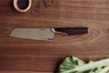 Нож Santoku Fiskars Titanium 20 см (1027295)