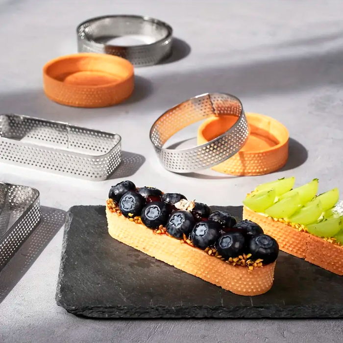 68588  Форма перфорована овальна 8х28 см, h 2 см