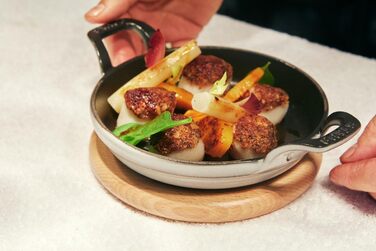 Підставка деревяна магнітна 16 см, овальна Staub