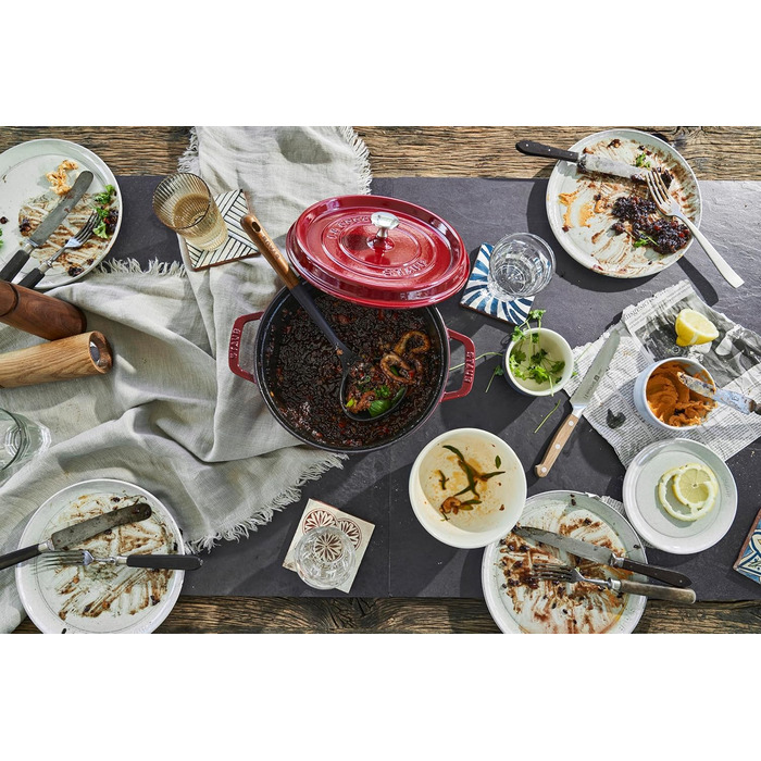 Кокот круглый 24 см, бордо Staub