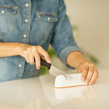 Точило для ножів Fiskars Functional Form біла (1014214)