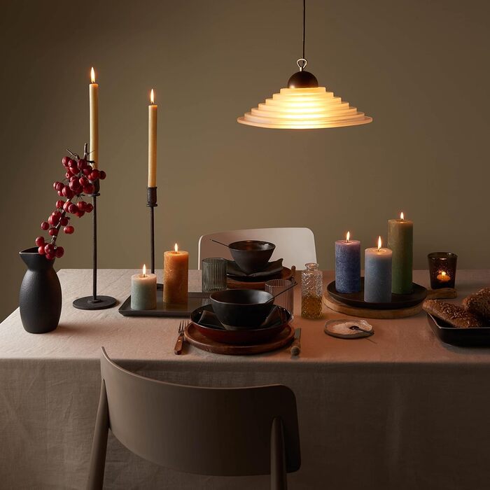 Свічки Bolsius Rustic Pillar - Оливково-зелені - Набір з 4 шт. - Декоративні побутові свічки - Час горіння 60 годин - Без запаху - Натуральний рослинний віск - Без пальмової олії - Оливково-зелені (13 x 7 см, темно-сині)