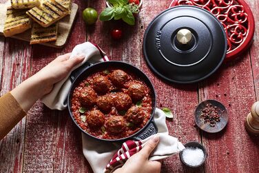 Чавунна форма для запікання 20 см з кришкою, чорна Staub