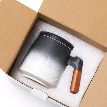 Кружка с крышкой и ситечком, 500 мл черно-белая Zens