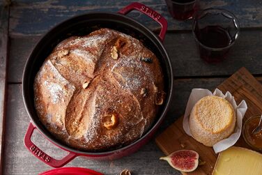 Чавунна каструля/кокотниця STAUB, кругла, 8,35 л, функція Ароматичний дощ для оптимального зволоження, для всіх типів варильних поверхонь, включаючи індукційні та духові шафи, (вишнево-червона, 24 см)