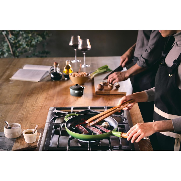 Сковорода чавунна 28 см з дерев'яною ручкою, зелений Signature Le Creuset