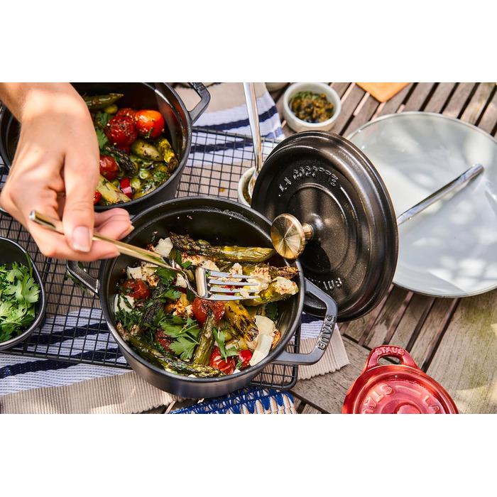 Чавунна жаровня/кокотниця STAUB, кругла, 8,35 л, функція Ароматичний дощ для оптимального зволоження, для всіх типів варильних поверхонь, включаючи індукційні та духові шафи, (чорна, 16 см)