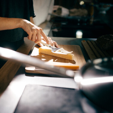 Нож-слайсер для сыра Fiskars Functional Form (1016129)