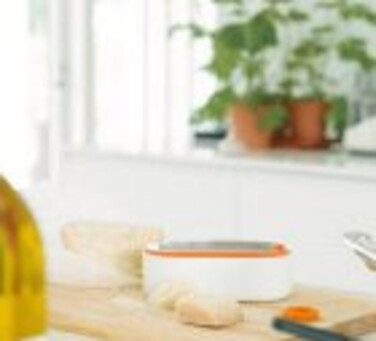 Терка с контейнером белая Fiskars Functional Form (1019530)