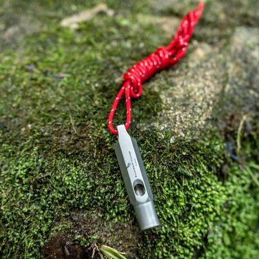 Титановые свистки Аварийное выживание Safety Whistles с ремешком Громко для Outdoor Camping Walking Coaches Training Sports Брелок Свисток Сигнальный инструмент Ti9015O ()