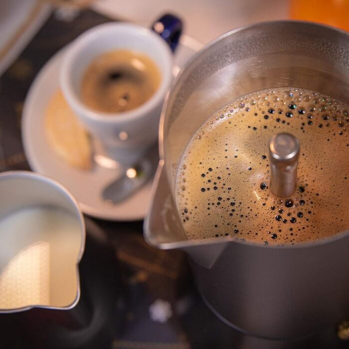 Кавоварка еспресо Cilio AIDA Підходить для всіх типів плит, включаючи індукційні Ø 9 см, В 17,5 см Італійська кавоварка Кафетера Машина мокко (чорний матовий, 6 чашок)