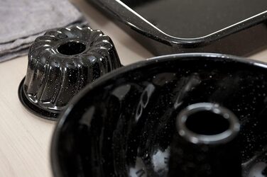 Форма для торта Bundt 18, КЛАСИЧНІ ФОРМИ ДЛЯ ВИПІЧКИ, діаметр 18 см, висота 9,7 см, ємність 1,1 л, емаль, чорна, індукційна, 0631-022