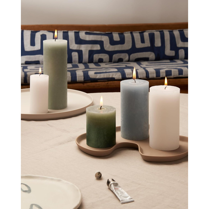 Свічки Bolsius Rustic Pillar - Металеві, що згасають - Рожеві та червоні - Упаковка з 4 шт. - Тривалий час горіння 60 годин - Без запаху - Містить натуральний рослинний віск - Без пальмової олії - 13 x 7 см (13 x 6,8 см, зелені та мідні)