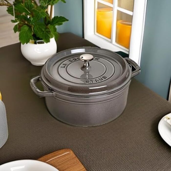 Чавунна жаровня/кокотниця STAUB, кругла, 8,35 л, функція Ароматичний дощ для оптимального зволоження, для всіх типів плит, в т.ч. індукційних та духових, (графітовий сірий, 18 см)